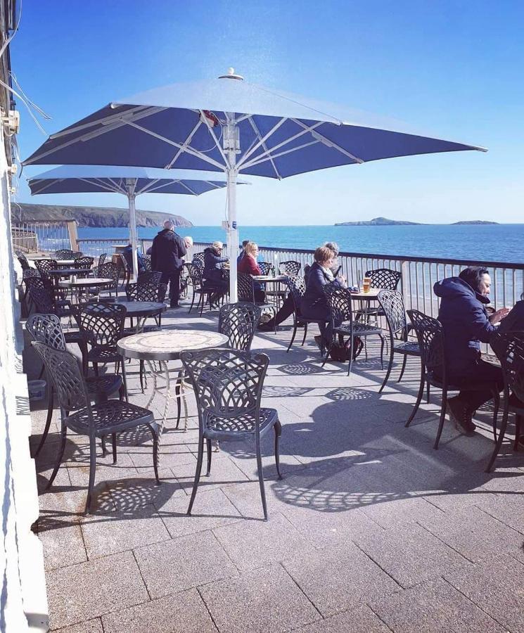 Gwesty Ty Newydd Hotel Абърдарън Екстериор снимка