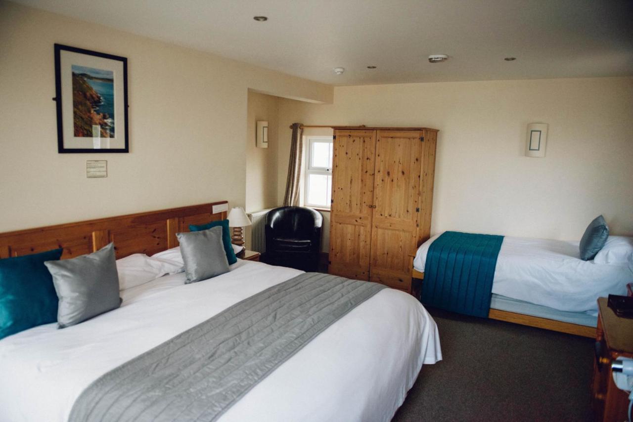 Gwesty Ty Newydd Hotel Абърдарън Екстериор снимка