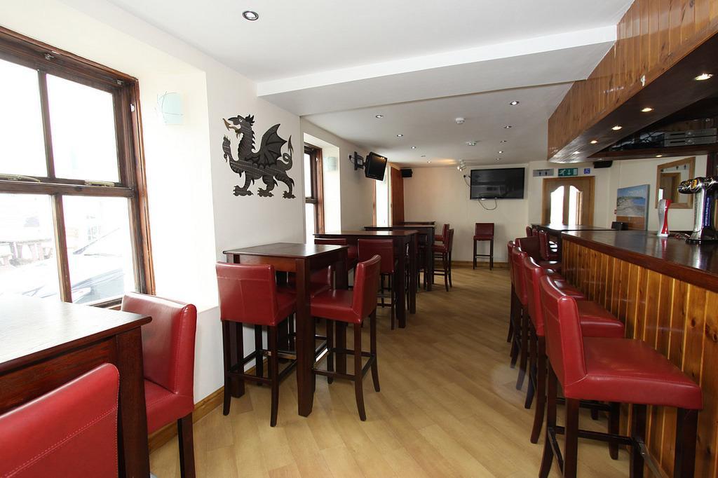 Gwesty Ty Newydd Hotel Абърдарън Екстериор снимка