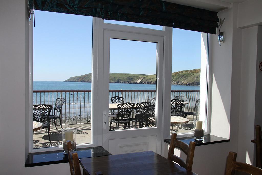 Gwesty Ty Newydd Hotel Абърдарън Екстериор снимка