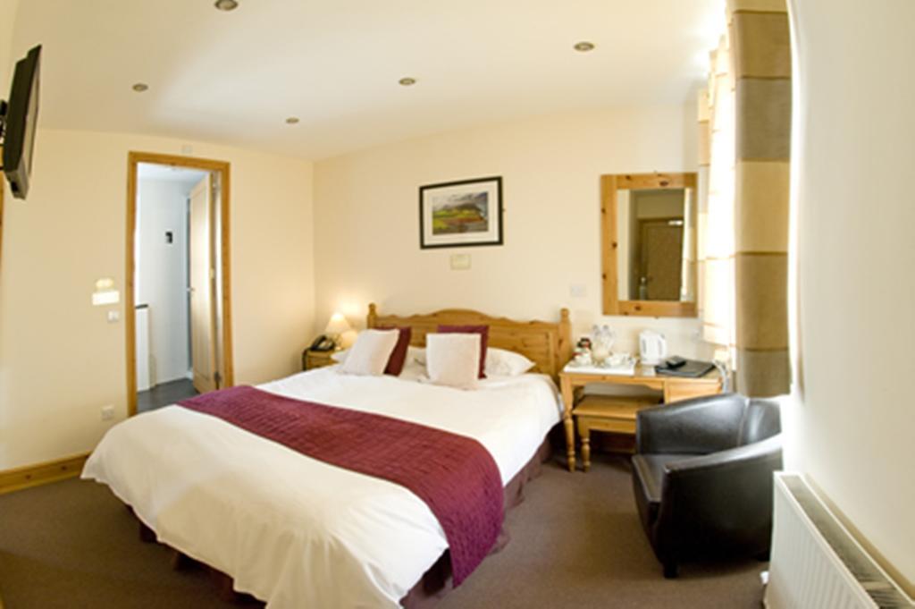 Gwesty Ty Newydd Hotel Абърдарън Екстериор снимка