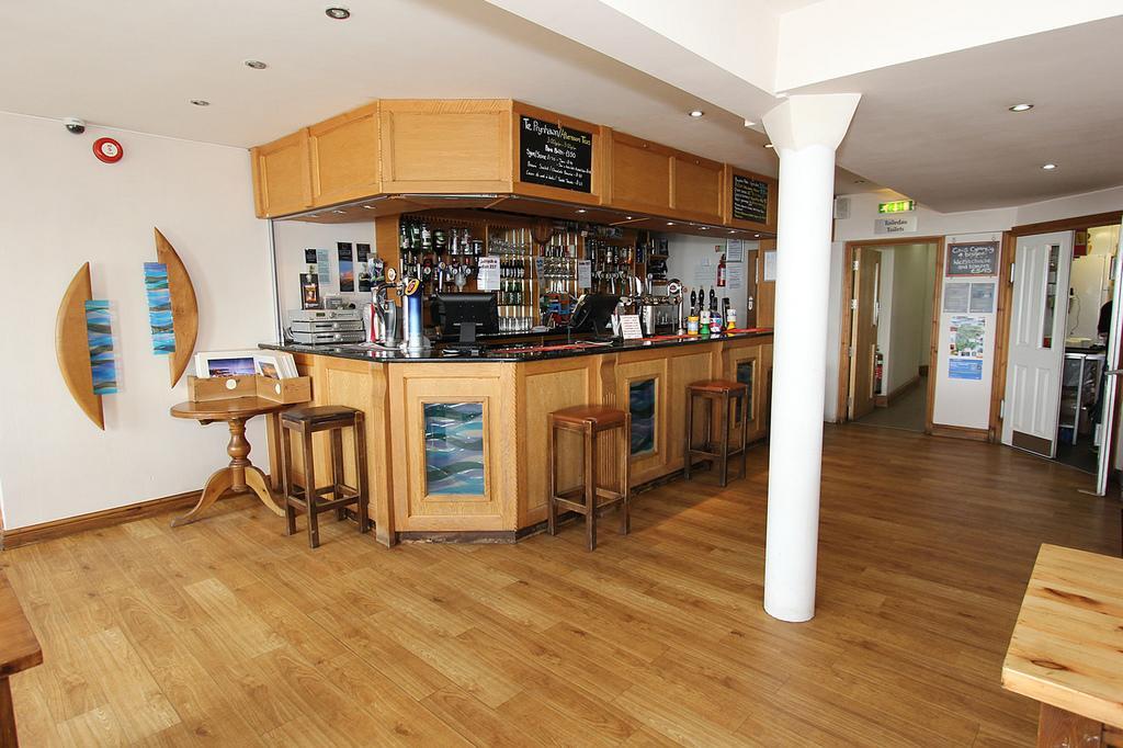 Gwesty Ty Newydd Hotel Абърдарън Екстериор снимка