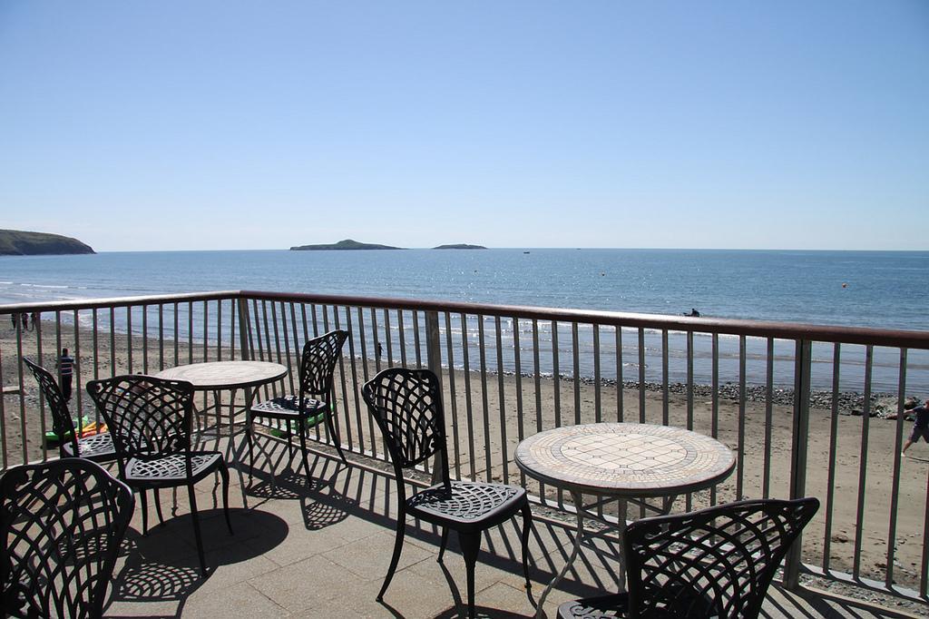 Gwesty Ty Newydd Hotel Абърдарън Екстериор снимка